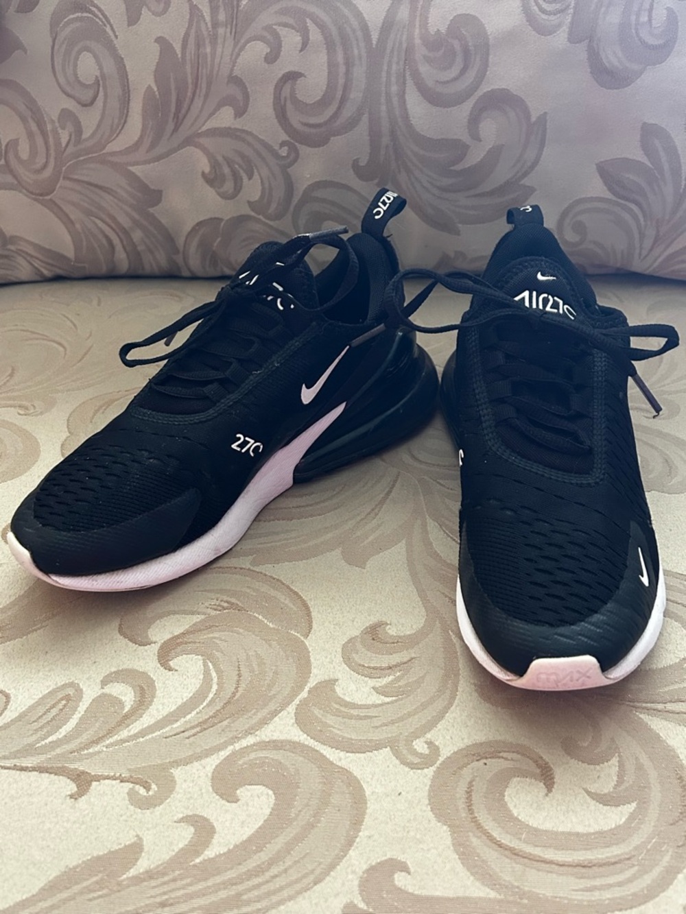 Nike Air Max 270 Women’s 7 Sneakers Black White Athletic Running Exercise Shoes